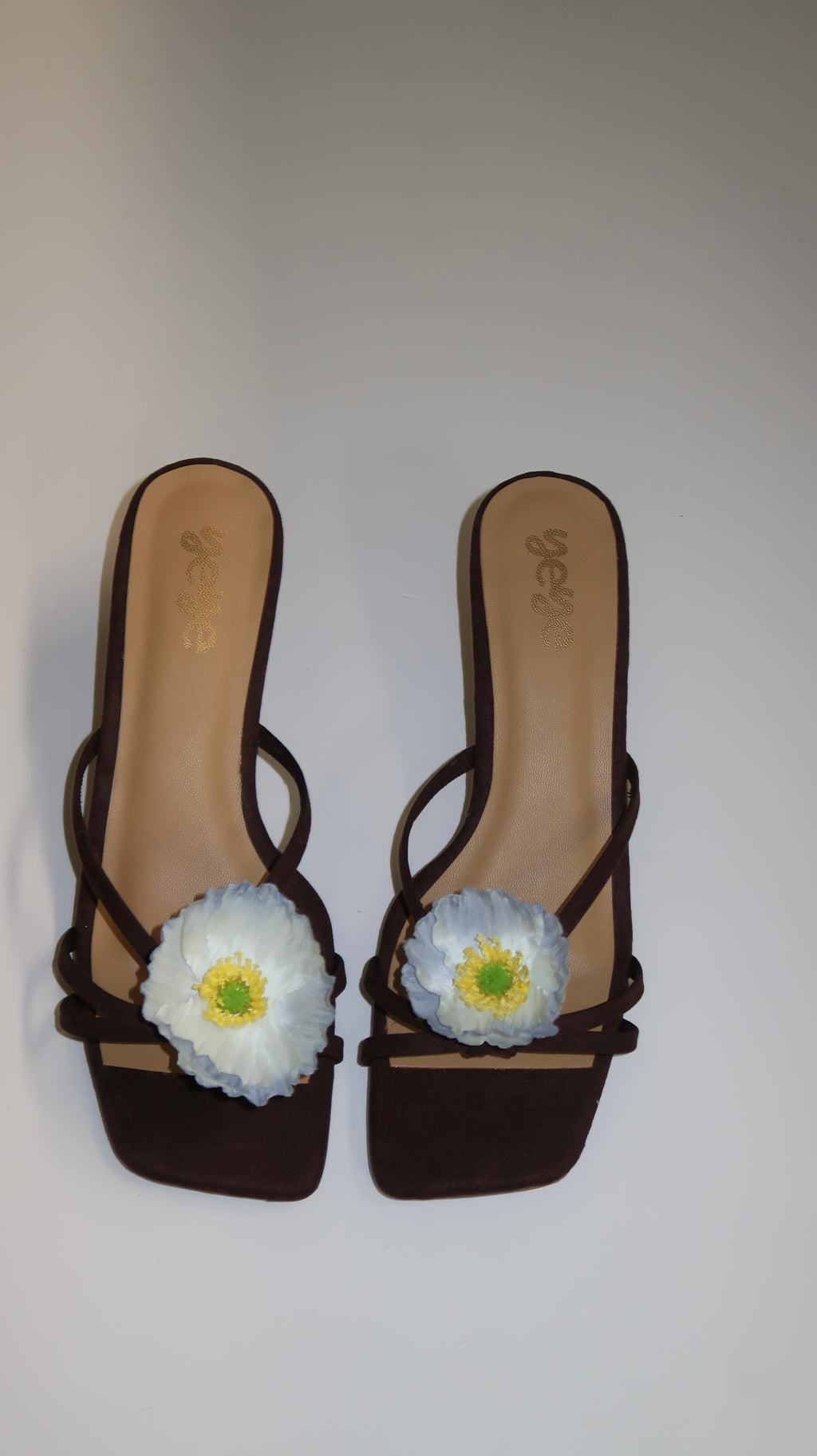 Blue windflower - Kitten Heel