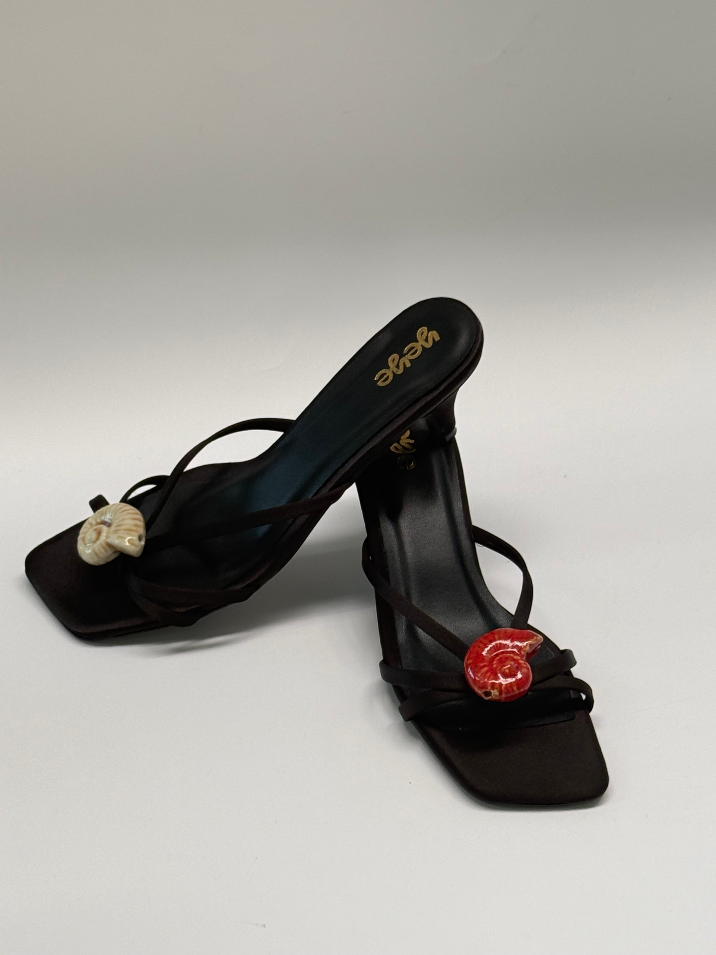 Caracola Heels