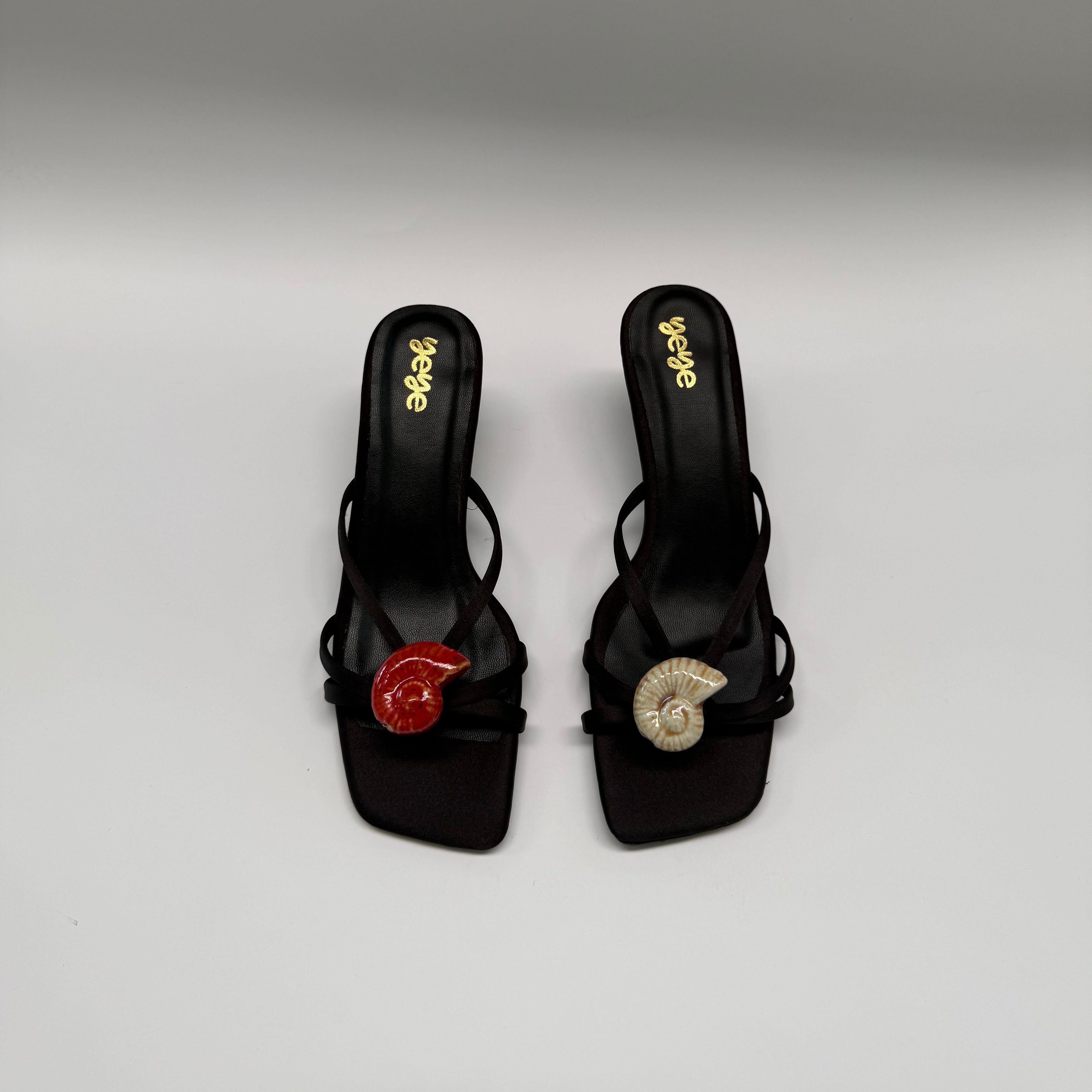 Caracola Heels
