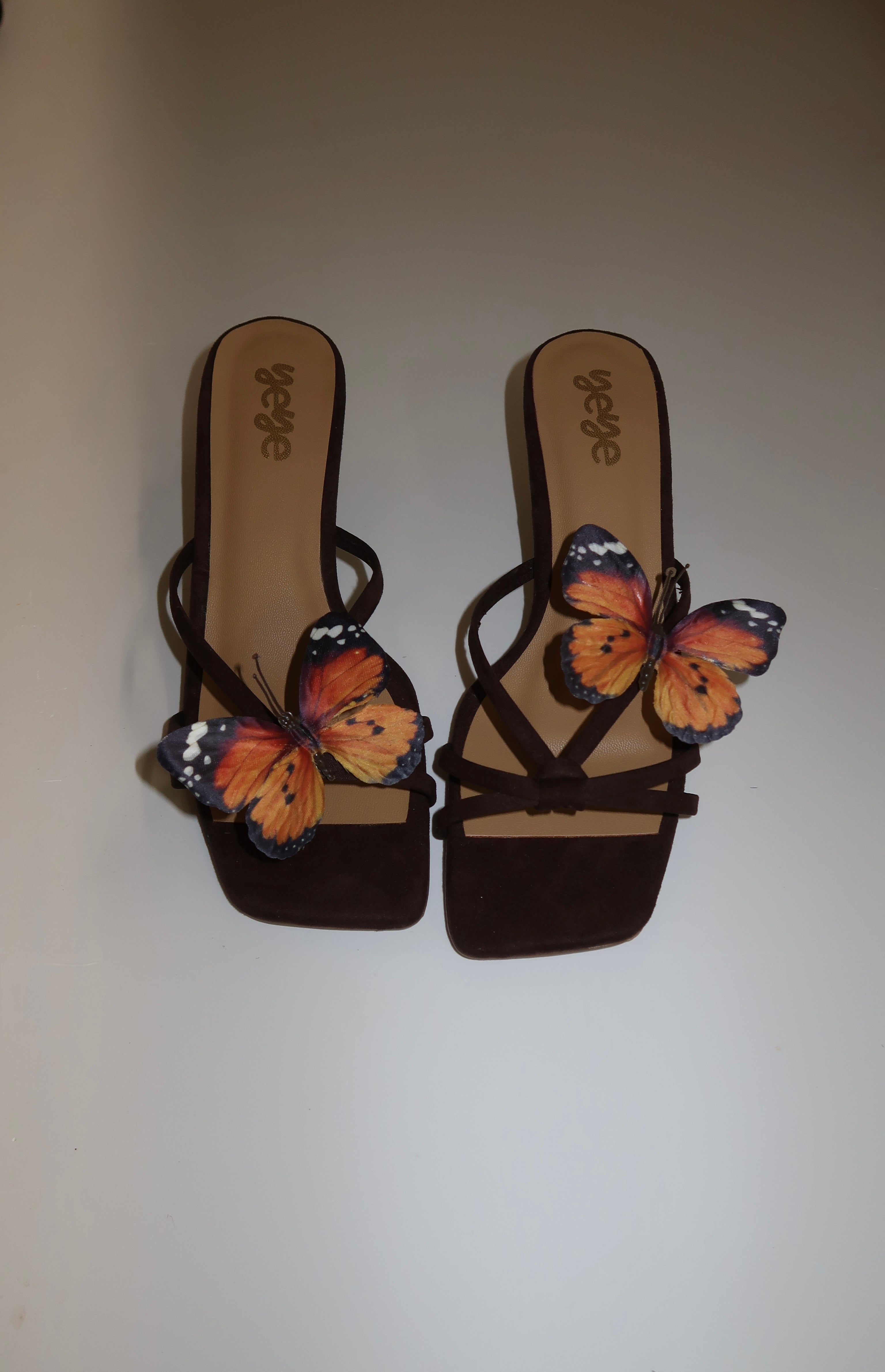 Monarca Kitten Heels