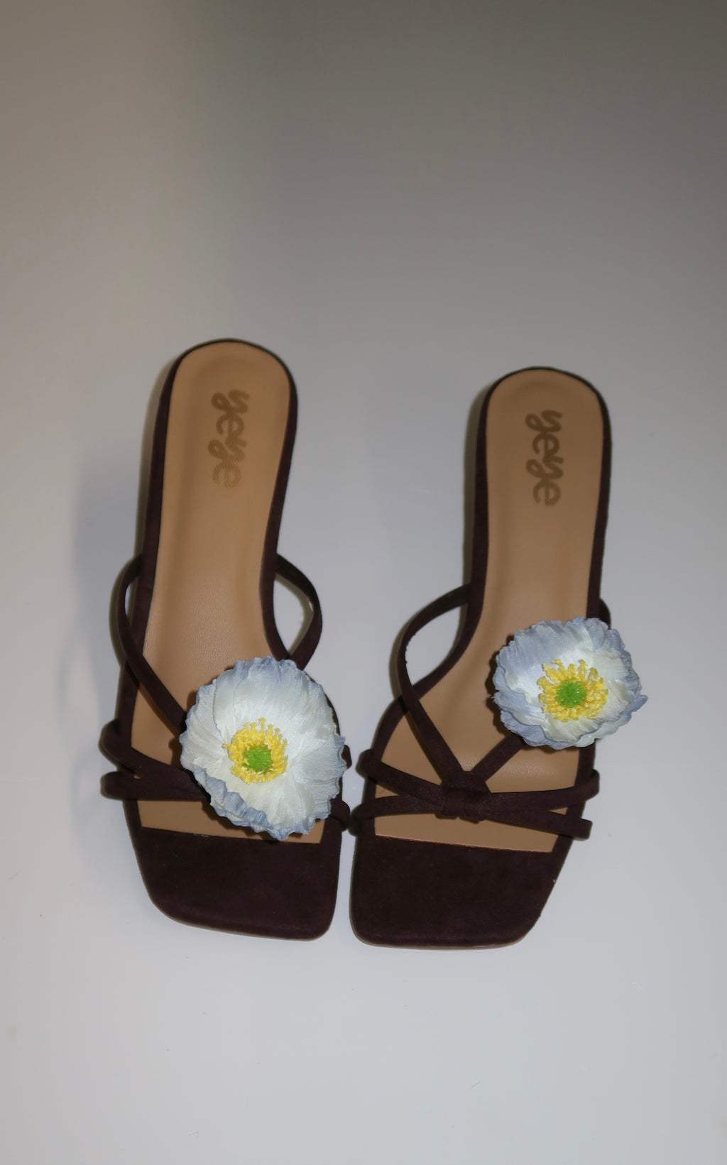 Blue windflower - Kitten Heel